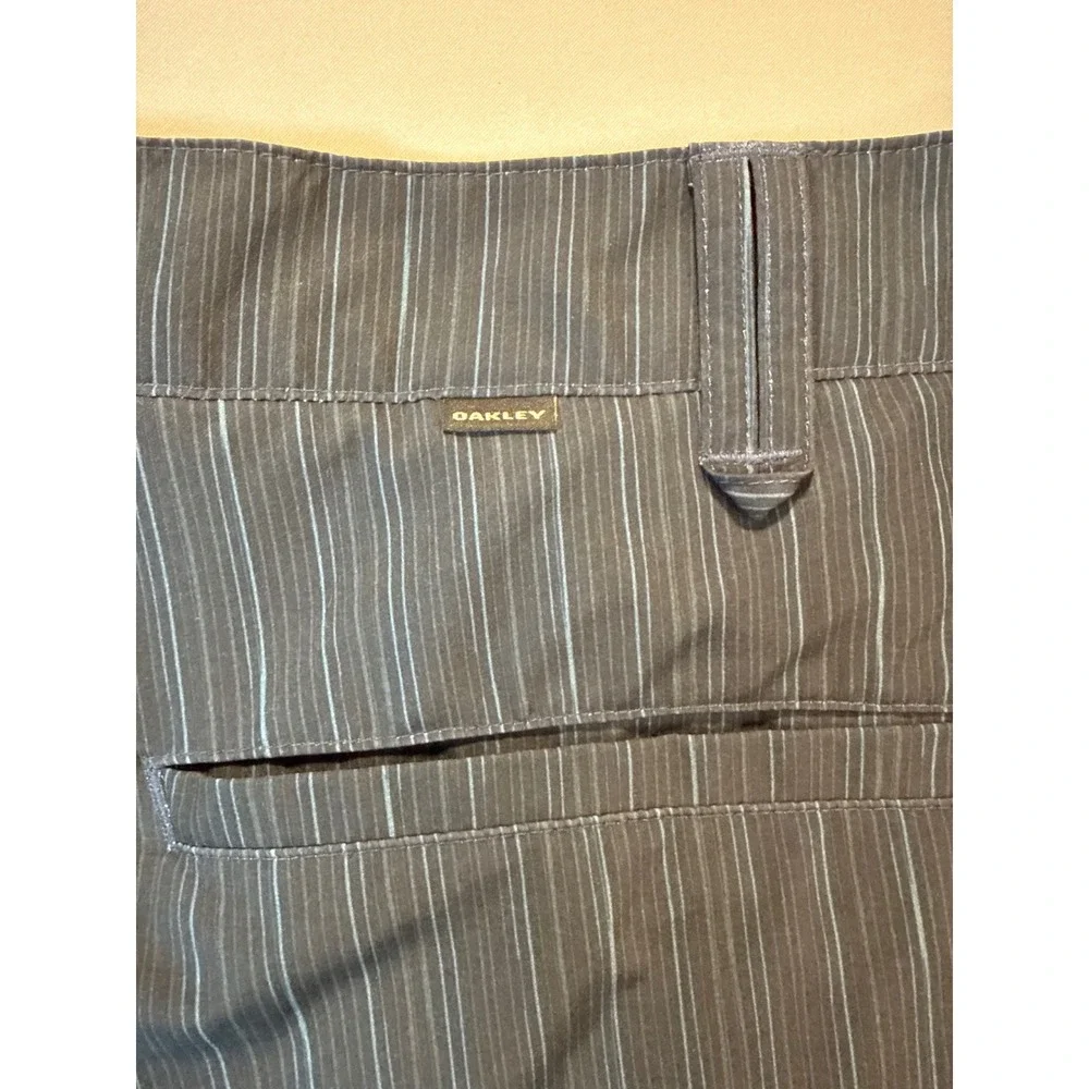 Oakley Mens Pinstripe Golf Shorts Navy Blue 38W Hybrid Casual Performance 38